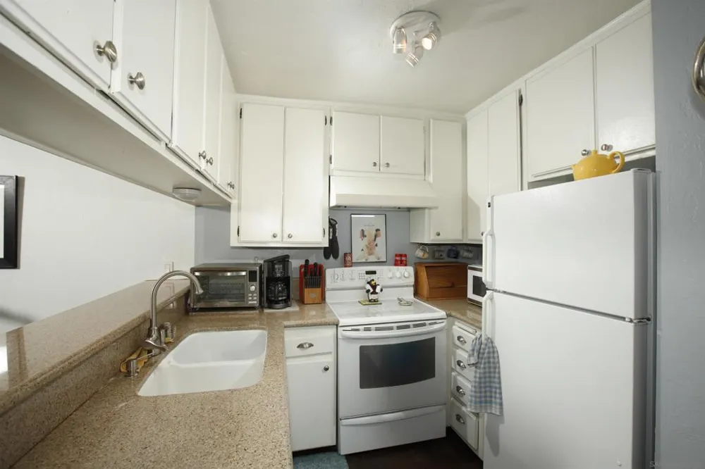 5003 Westpark Dr. #203 North Hollywood, CA 91601