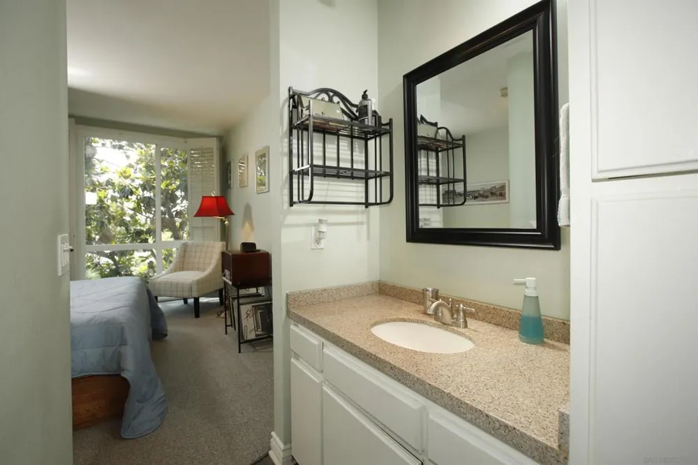 5003 Westpark Dr. #203 North Hollywood, CA 91601
