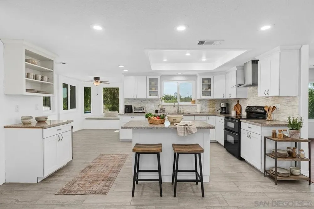 3562 S Mission Road Fallbrook, CA 92028
