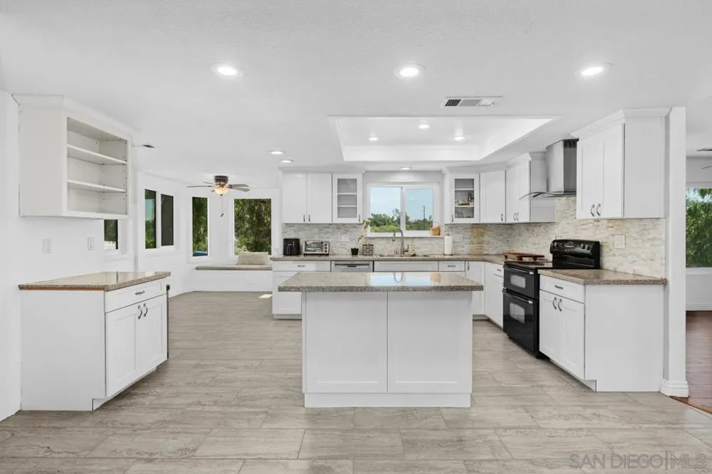 3562 S Mission Road Fallbrook, CA 92028