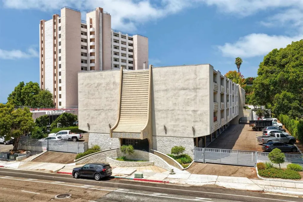 2510 Torrey Pines Rd. #320 La Jolla, CA 92037