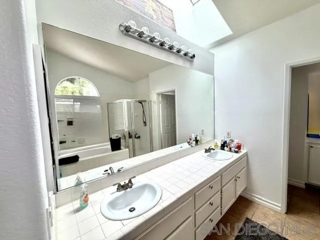 801 Mosaic Cir Oceanside, CA 92057