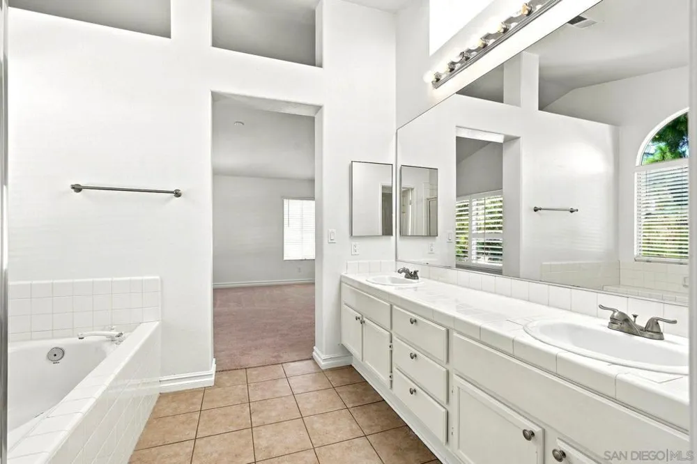 801 Mosaic Cir Oceanside, CA 92057