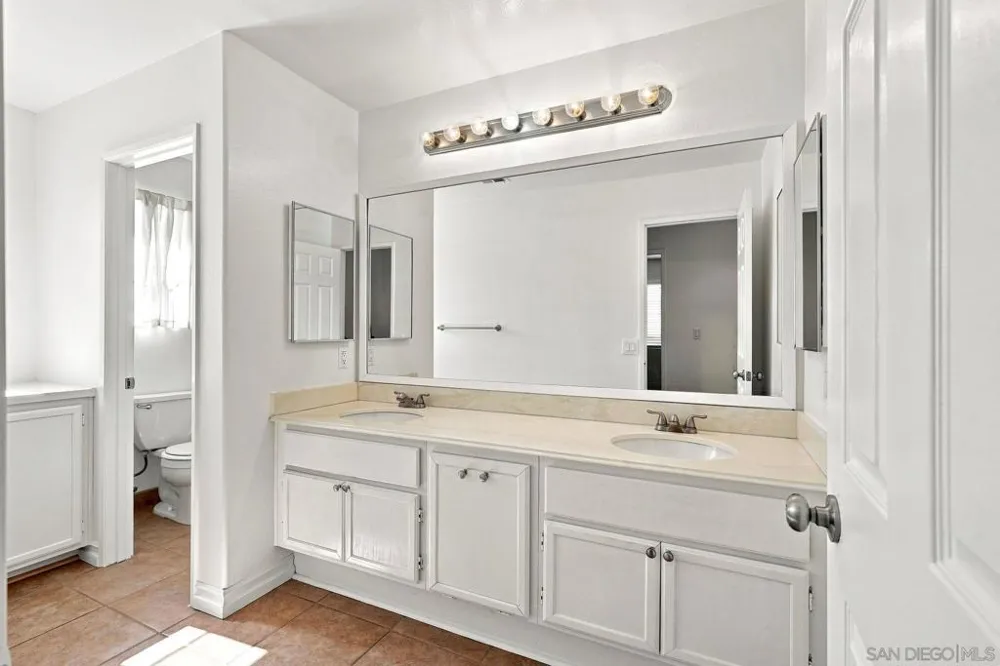 801 Mosaic Cir Oceanside, CA 92057