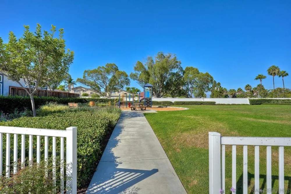 801 Mosaic Cir Oceanside, CA 92057