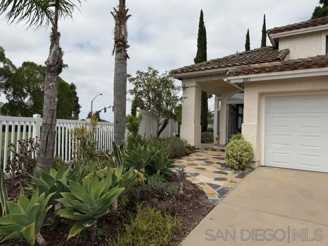 801 Mosaic Cir Oceanside, CA 92057