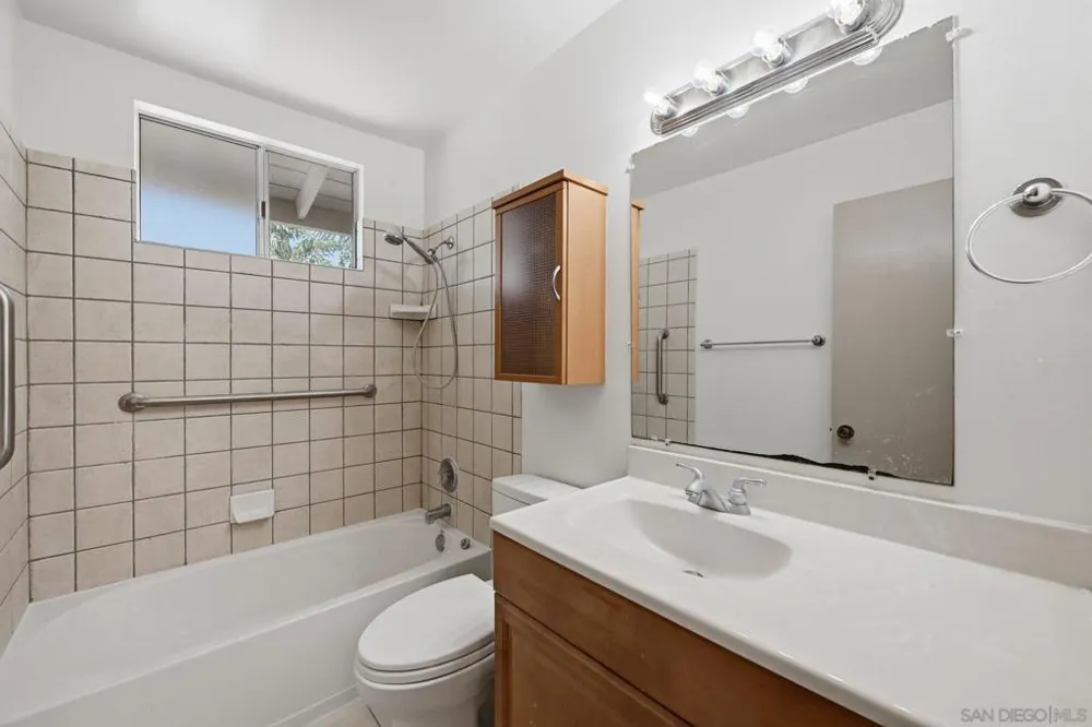 2504 Wanek Road #D Escondido, CA 92027