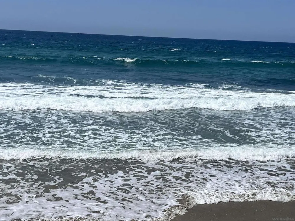 7481 Neptune Drive Carlsbad, CA 92011