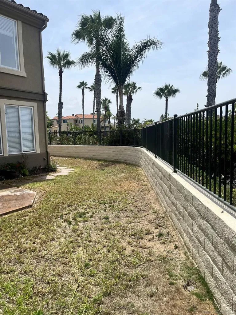 7481 Neptune Drive Carlsbad, CA 92011