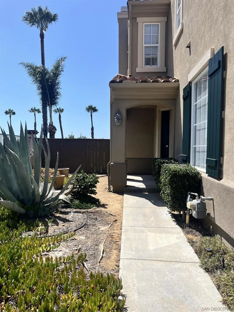 7481 Neptune Drive Carlsbad, CA 92011