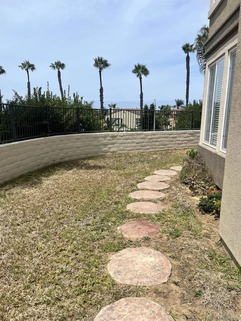 7481 Neptune Drive Carlsbad, CA 92011