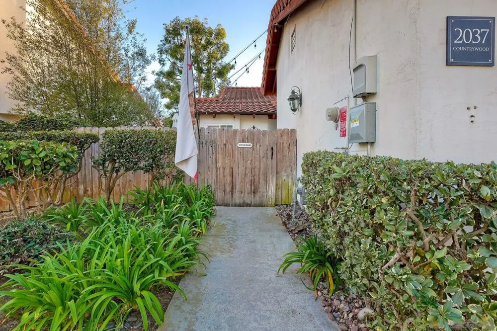 2037 Countrywood Way Encinitas, CA 92024