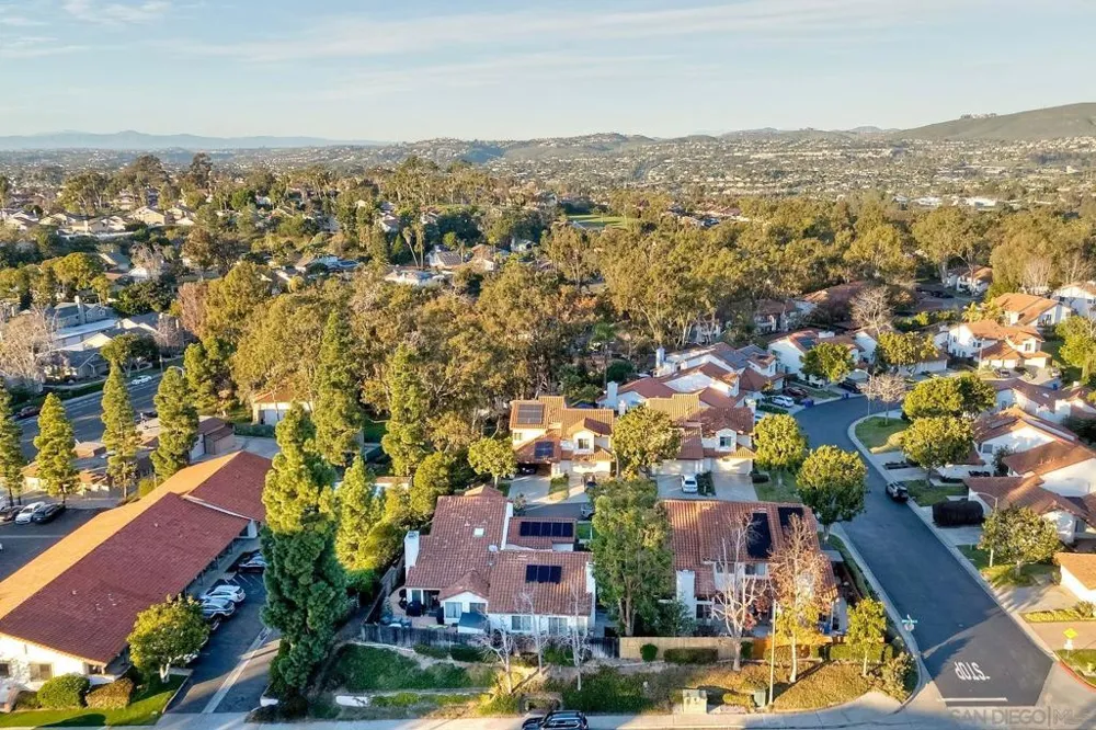 2037 Countrywood Way Encinitas, CA 92024