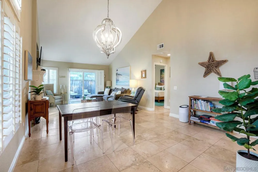 2037 Countrywood Way Encinitas, CA 92024