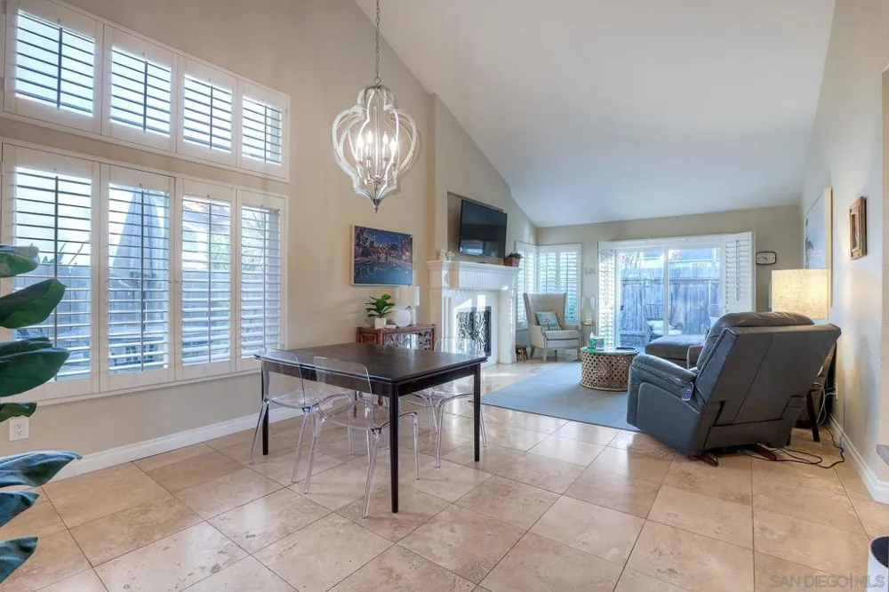 2037 Countrywood Way Encinitas, CA 92024
