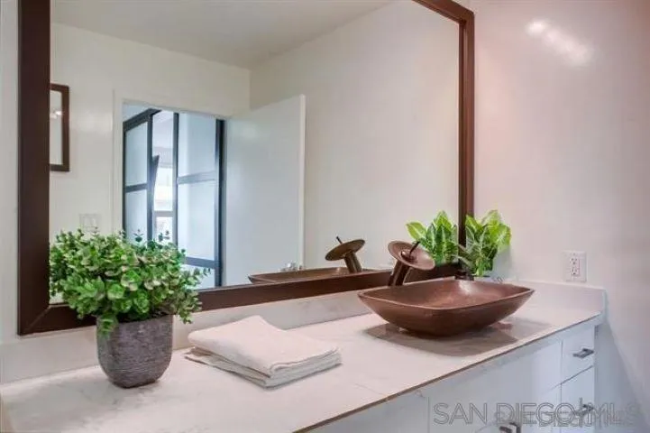 1150 J St #418 San Diego, CA 92101