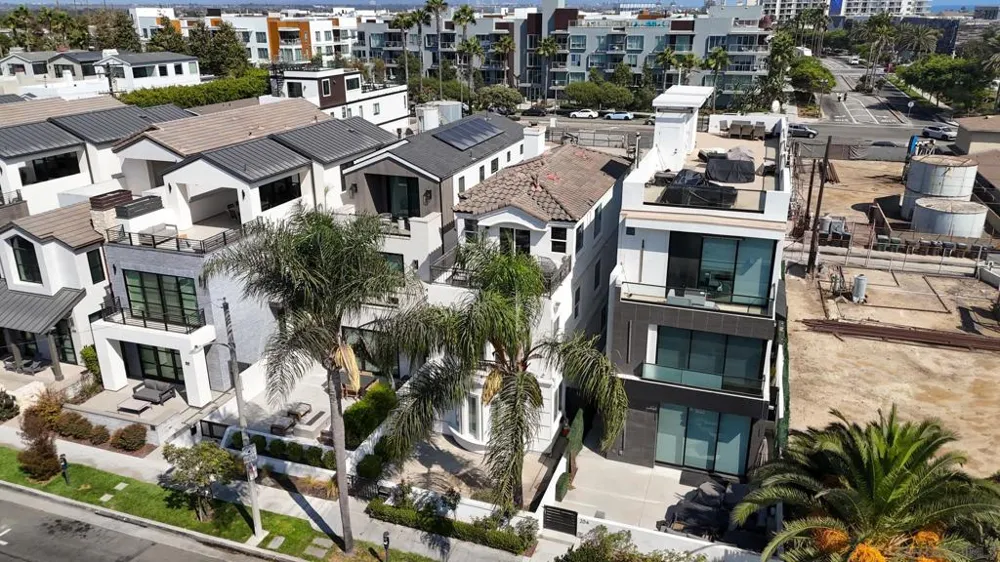206 2Nd Huntington Beach, CA 92648