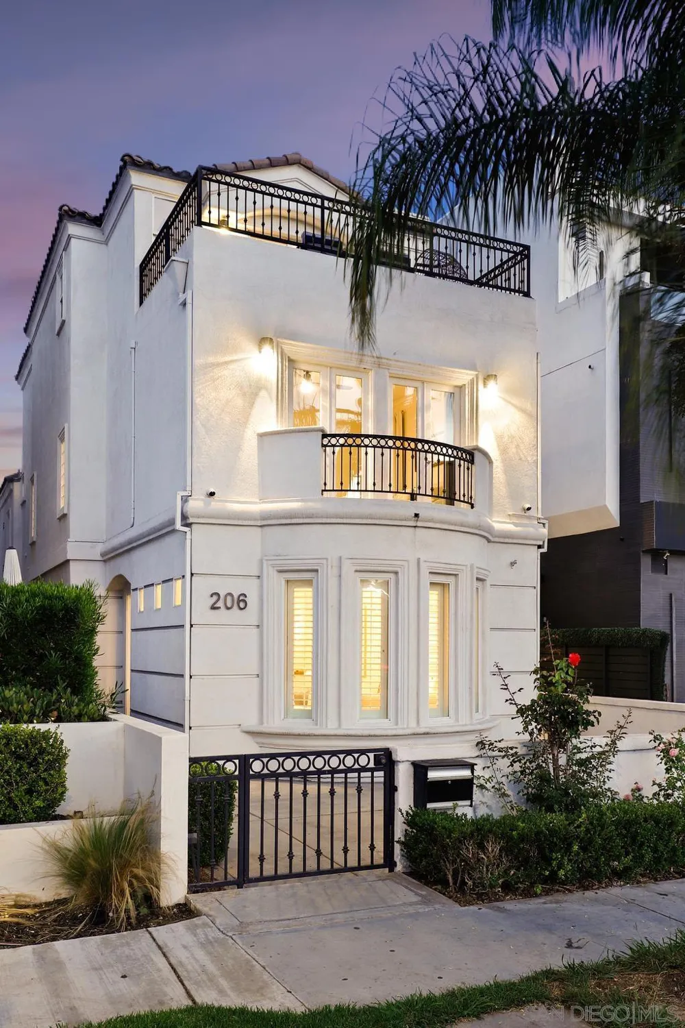 206 2Nd Huntington Beach, CA 92648