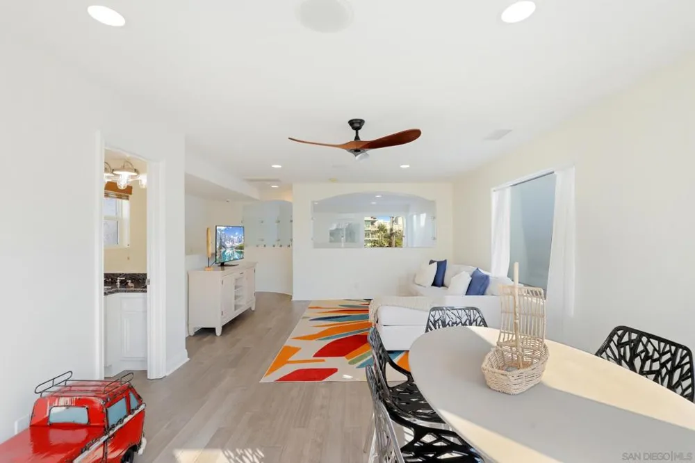 206 2Nd Huntington Beach, CA 92648