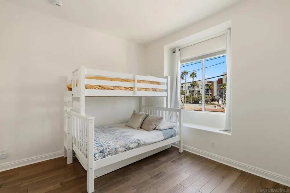 206 2Nd Huntington Beach, CA 92648