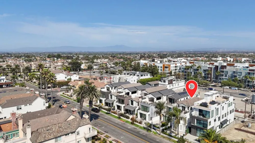 206 2Nd Huntington Beach, CA 92648