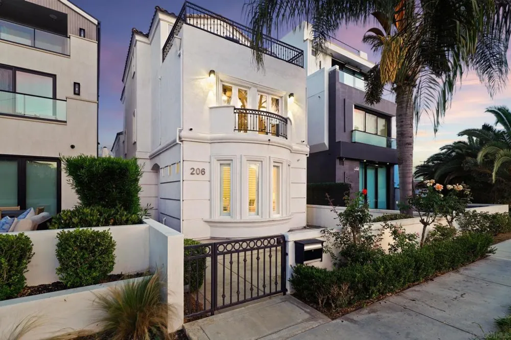 206 2Nd Huntington Beach, CA 92648