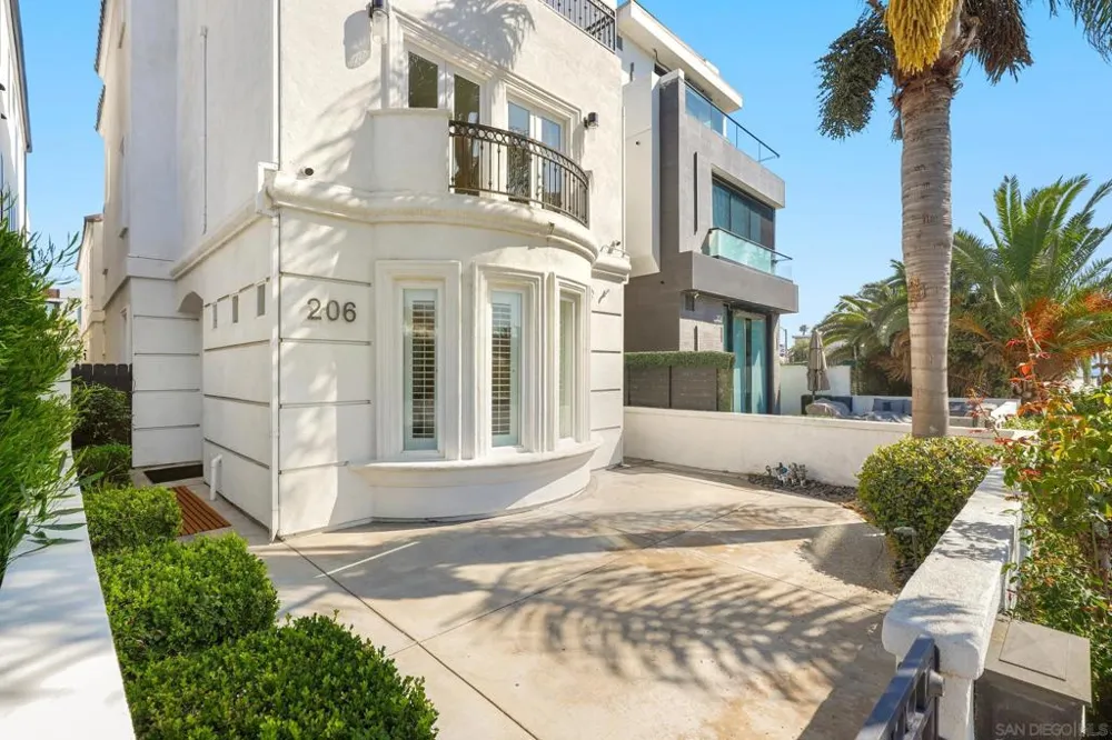 206 2Nd Huntington Beach, CA 92648