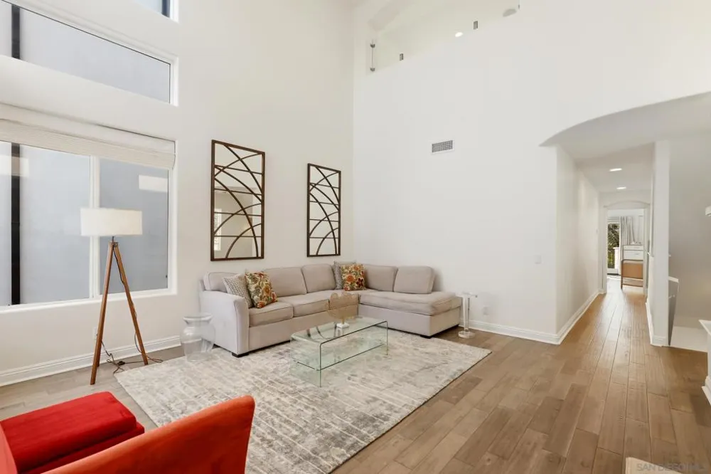 206 2Nd Huntington Beach, CA 92648