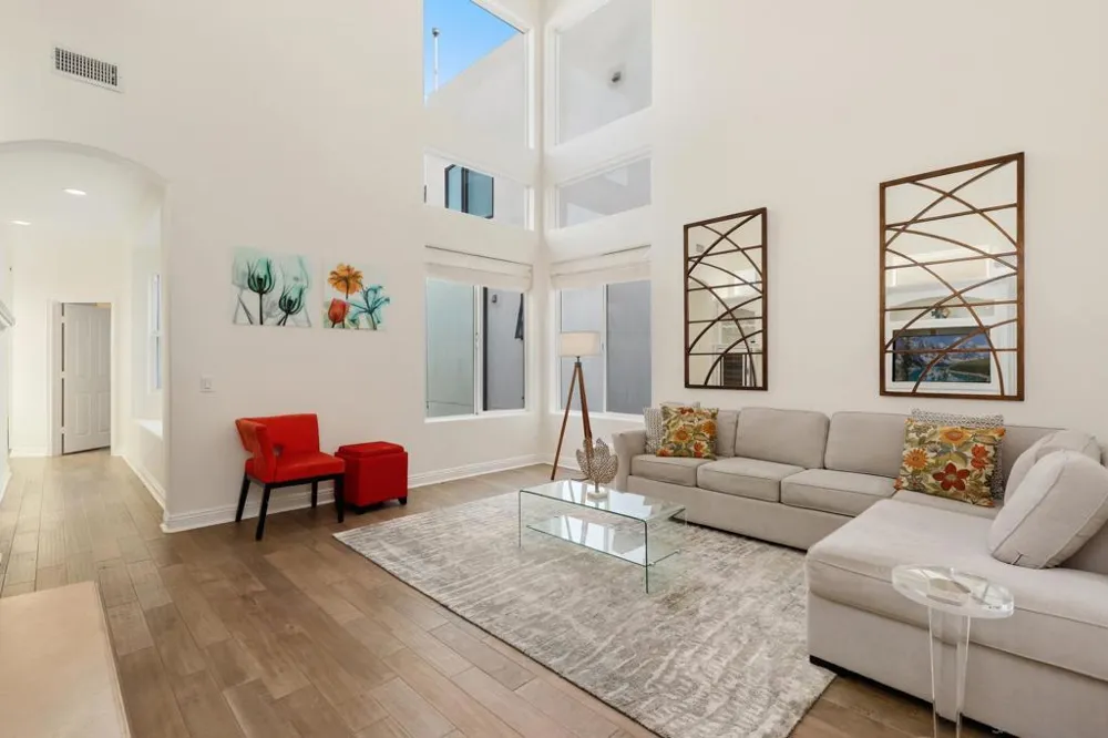 206 2Nd Huntington Beach, CA 92648