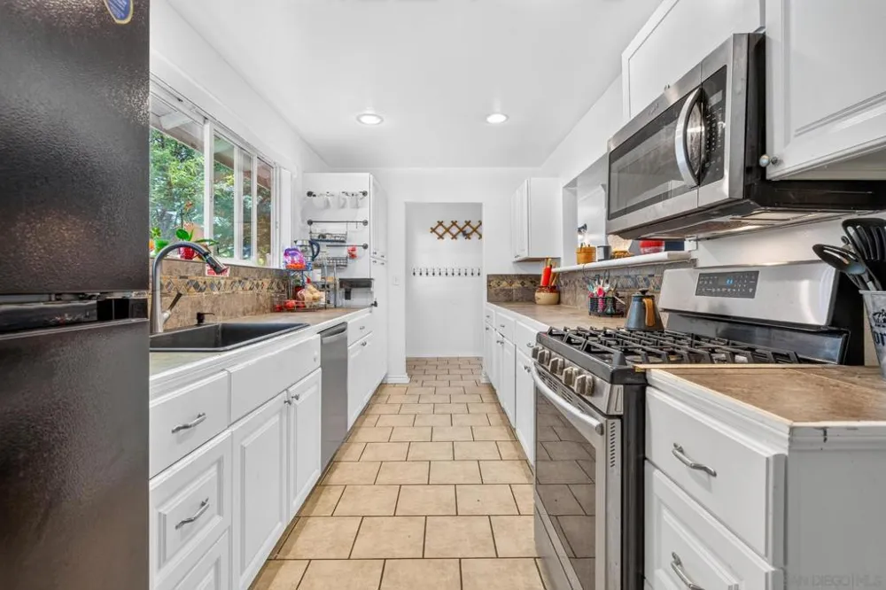 13422 Standish Dr Poway, CA 92064