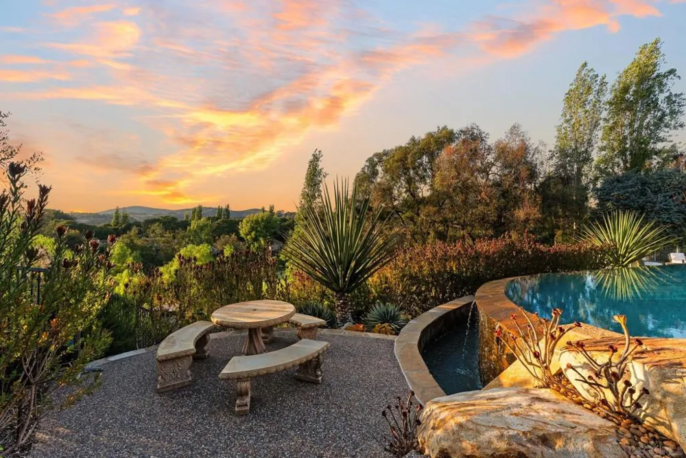18446 Calle La Serra Rancho Santa Fe, CA 92091