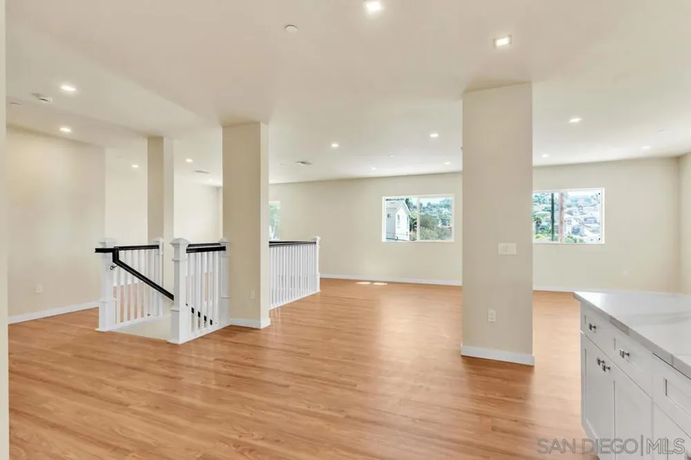 1302 La Presa Spring Valley, CA 91977