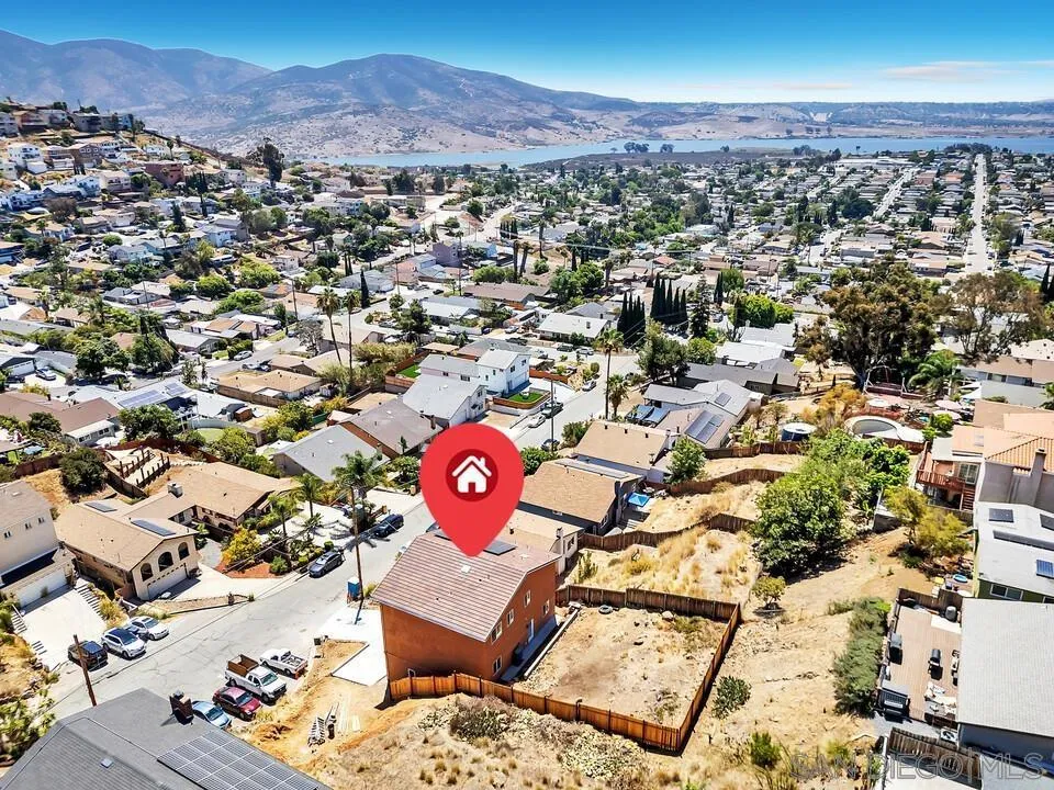 1302 La Presa Spring Valley, CA 91977