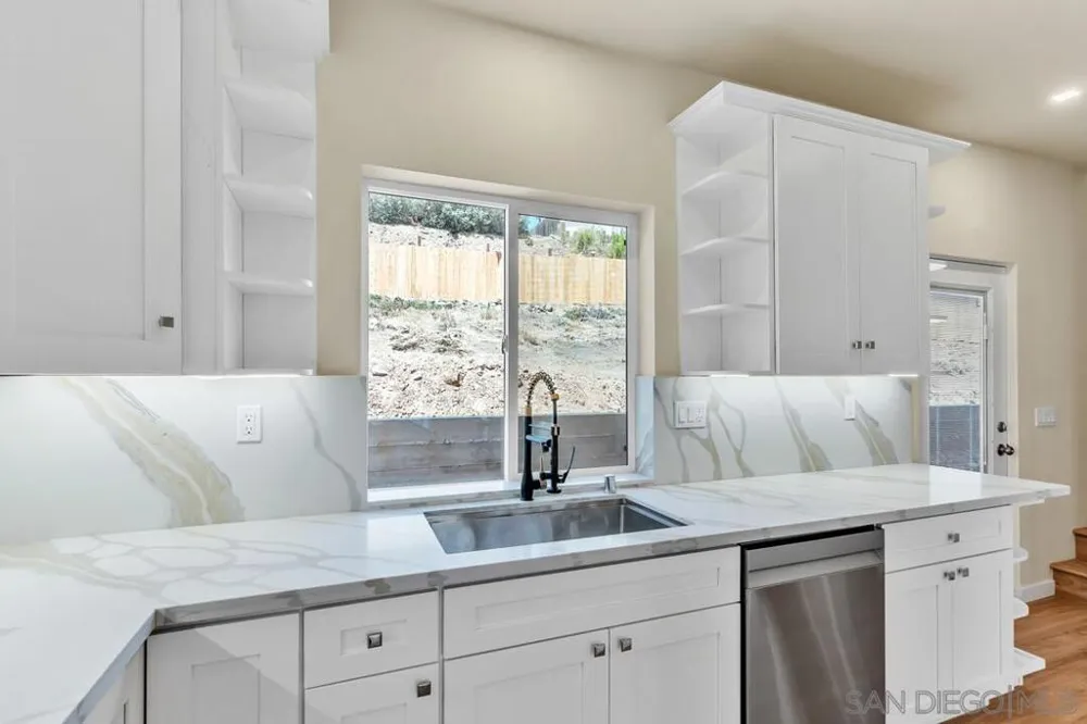 1302 La Presa Spring Valley, CA 91977