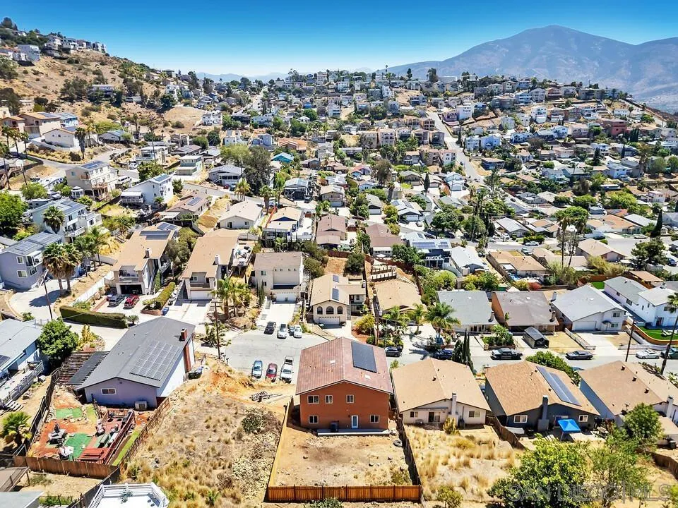 1302 La Presa Spring Valley, CA 91977