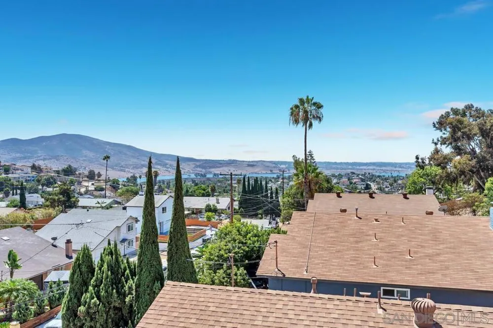 1302 La Presa Spring Valley, CA 91977