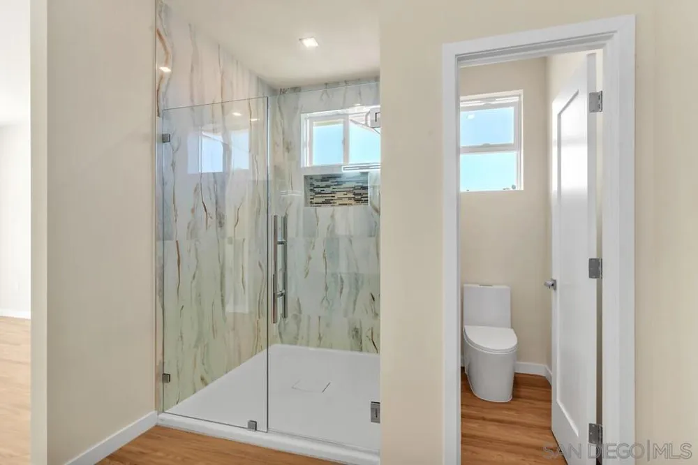 1302 La Presa Spring Valley, CA 91977