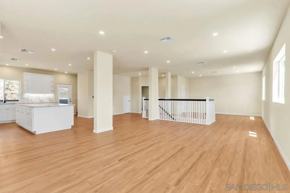1302 La Presa Spring Valley, CA 91977