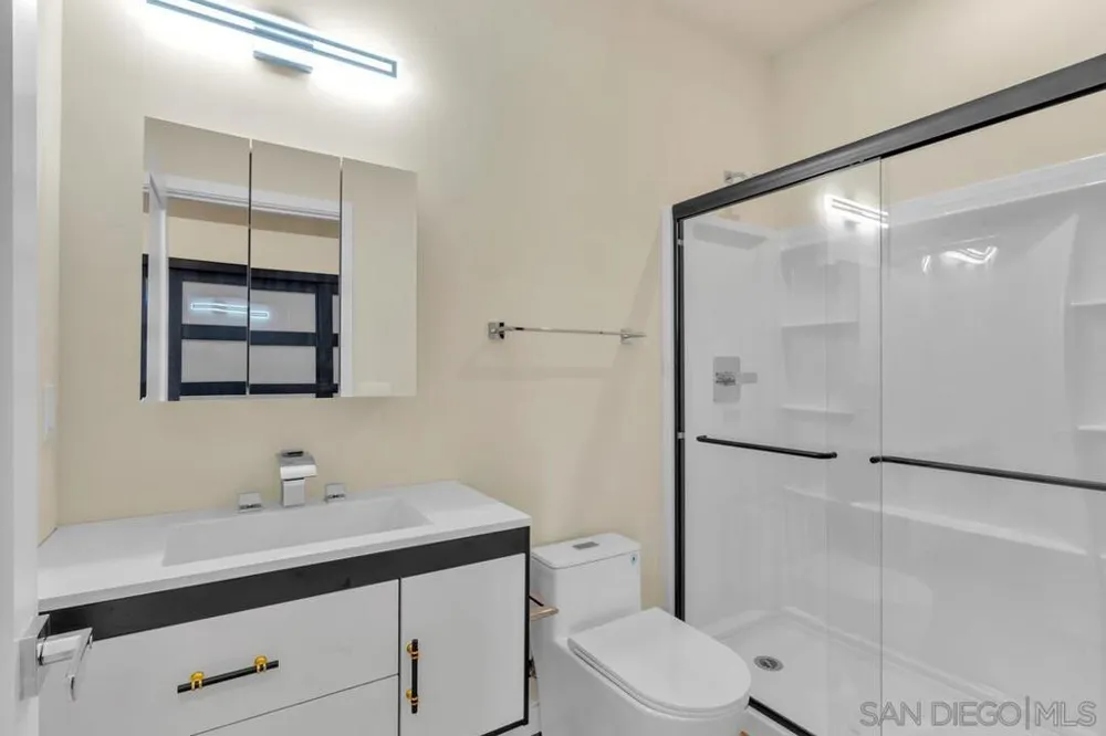 1302 La Presa Spring Valley, CA 91977