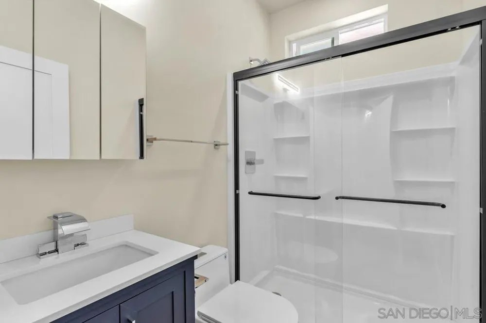 1302 La Presa Spring Valley, CA 91977