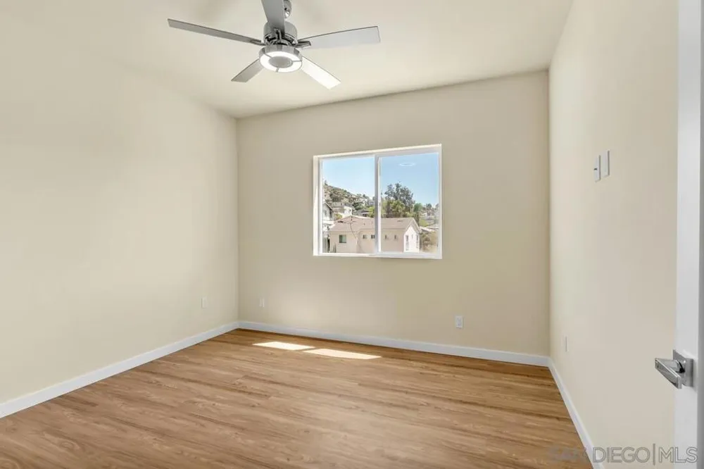 1302 La Presa Spring Valley, CA 91977