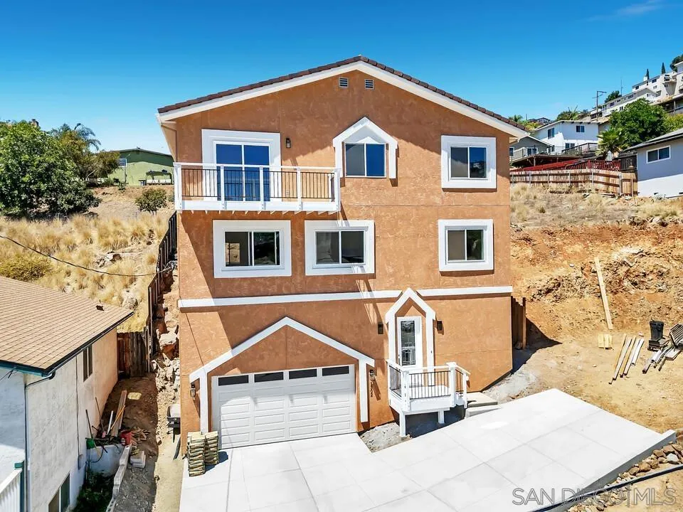 1302 La Presa Spring Valley, CA 91977