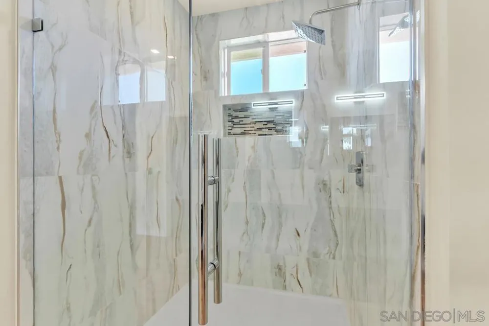 1302 La Presa Spring Valley, CA 91977