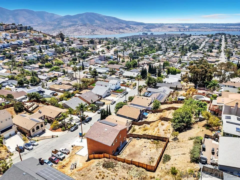 1302 La Presa Spring Valley, CA 91977