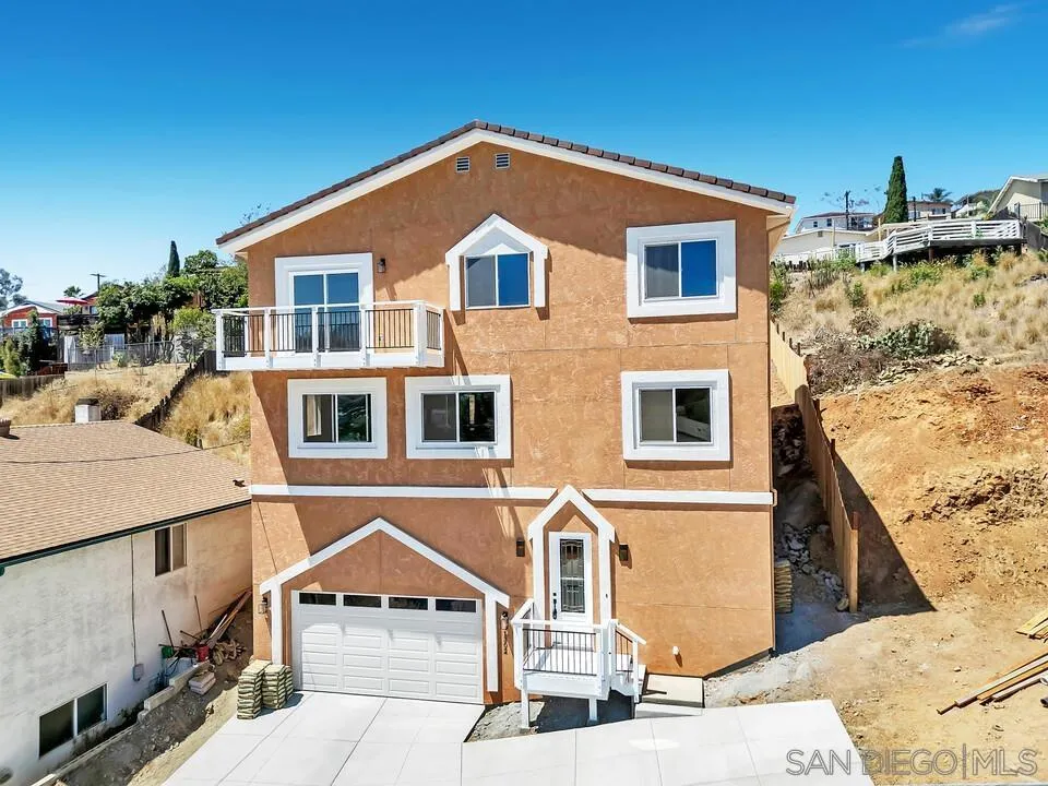 1302 La Presa Spring Valley, CA 91977