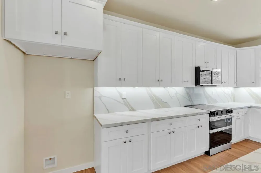 1302 La Presa Spring Valley, CA 91977