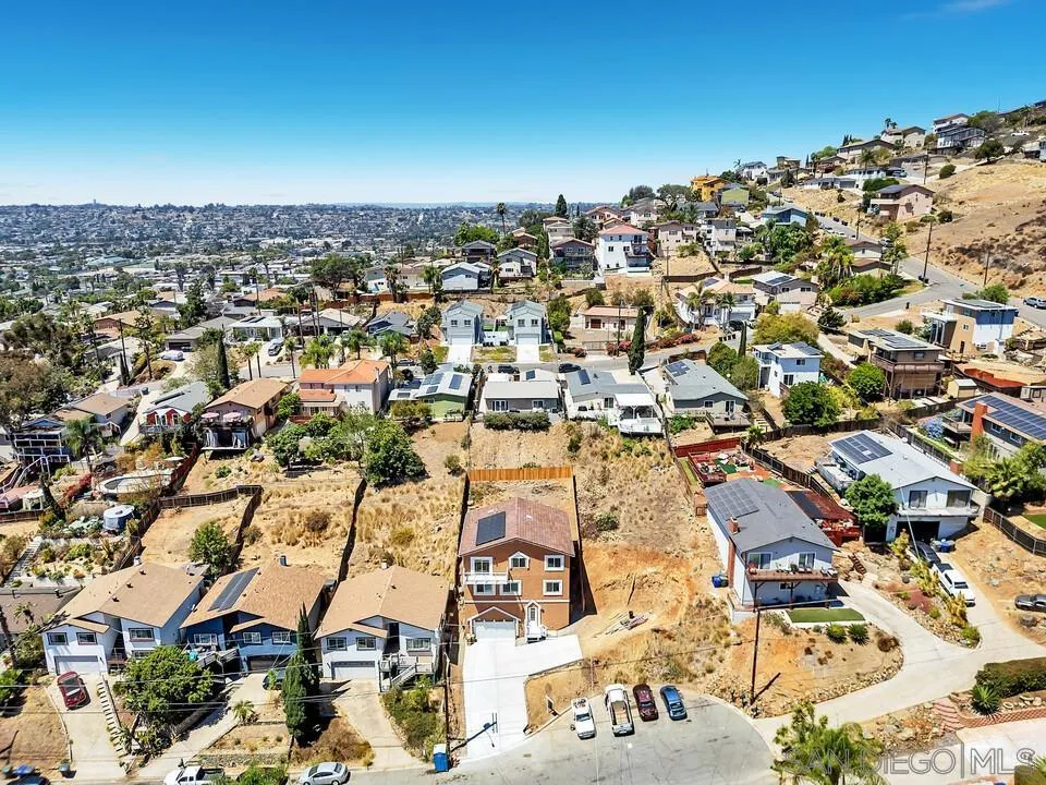 1302 La Presa Spring Valley, CA 91977