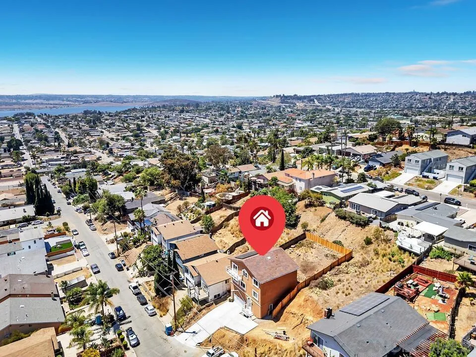 1302 La Presa Spring Valley, CA 91977