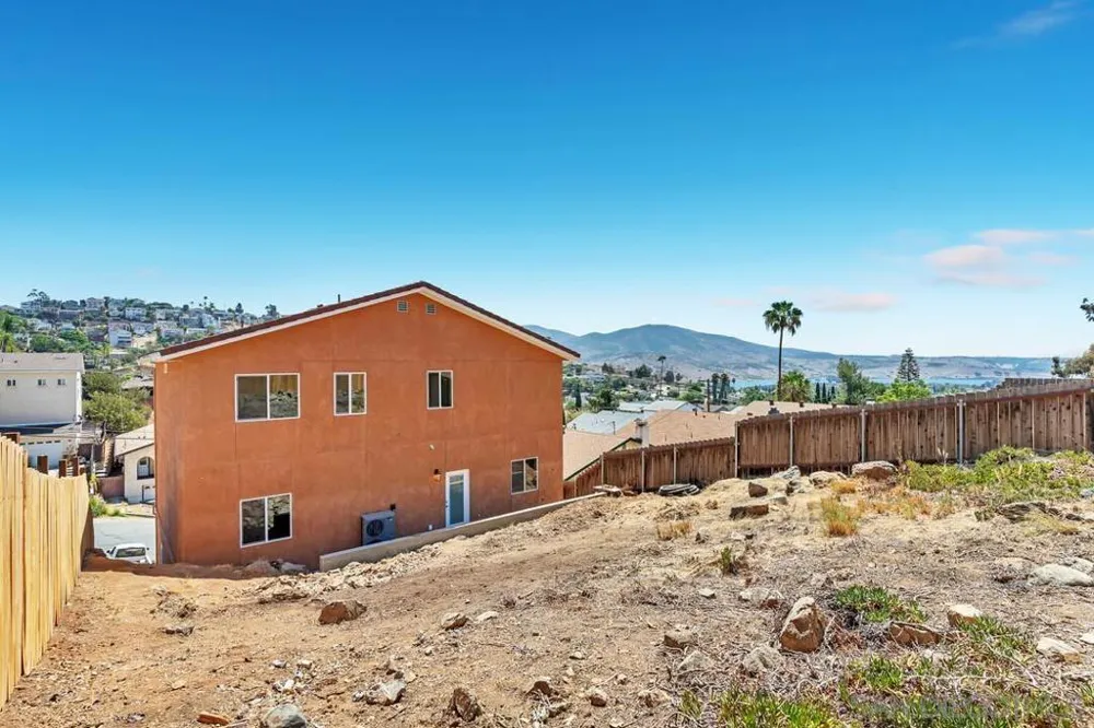 1302 La Presa Spring Valley, CA 91977