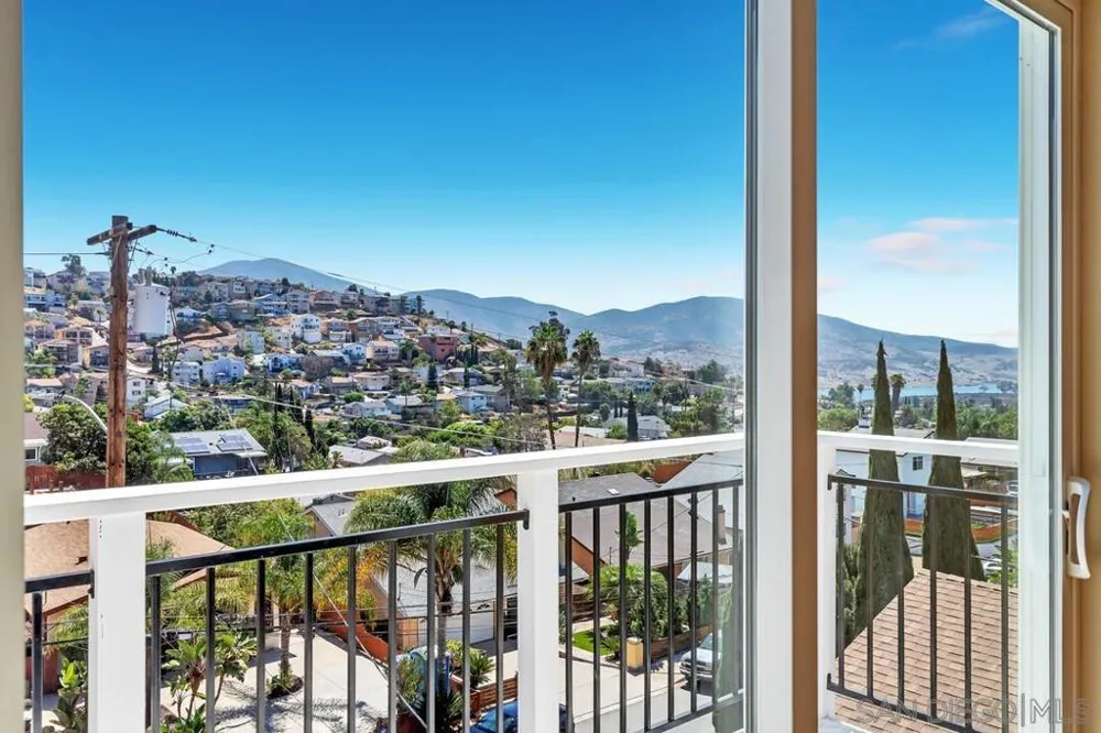 1302 La Presa Spring Valley, CA 91977